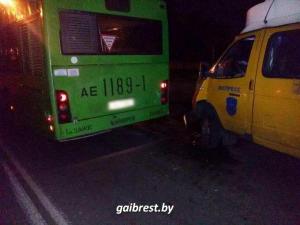 В Бресте маршрутка врезалась в автобус