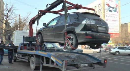 Полицейские рейды в Алматы: штрафстоянки забиты автомобилями
