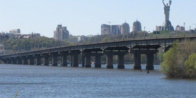 Движение по мосту Патона в Киеве ограничат до 29 августа