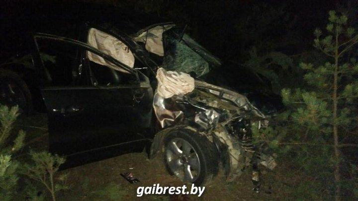 В Бресте пьяный бесправник опрокинул Acura: 18-летний не пристегнутый пассажир погиб