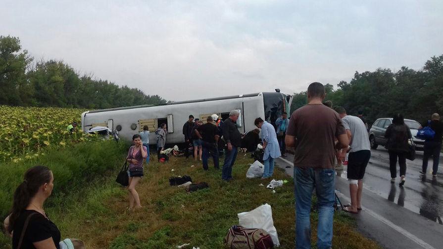 В ДТП с двумя машинами под Ростовом перевернулся автобус Ставрополь – Москва