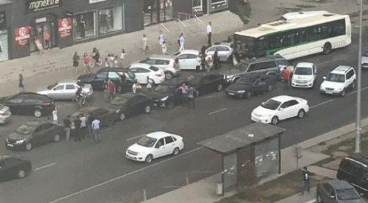 Массовое ДТП в Астане с автобусом: Пострадало около 10 автомобилей