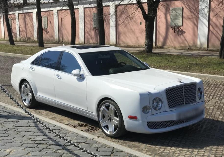 В России выставили на продажу Mercedes, который почти превратился в Bentley