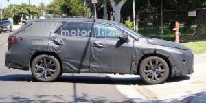 Японцы вывели на тесты семиместный Lexus RX