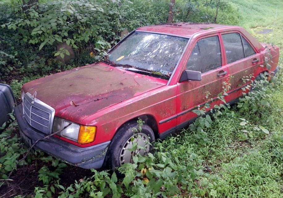 Посмотрите, как 25-летний брошенный Mercedes-Benz отмывают до музейного блеска
