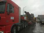В Минске DAF, перевозивший буровую установку, повредил путепровод