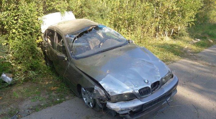 В Алматы у BMW отказали тормоза: Машина сделала "тройное сальто"