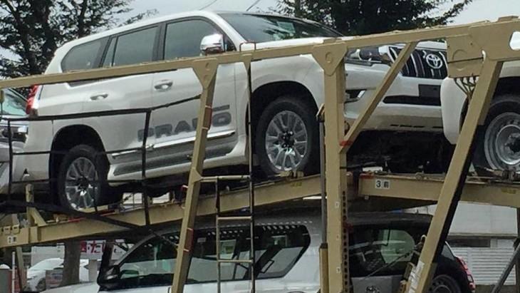 Обновлённый Toyota Land Cruiser Prado вновь угодил в объективы фотокамер