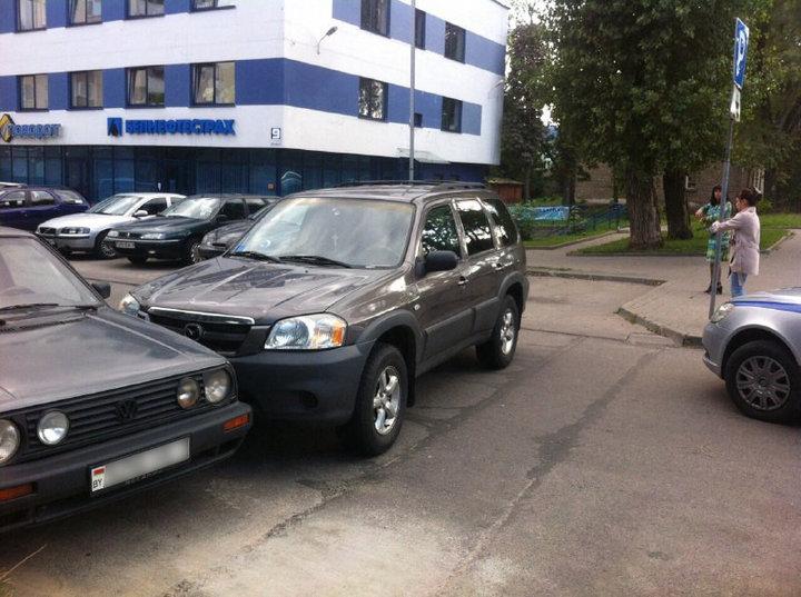 В Минске 11-летний мальчик за рулем кроссовера Mazda попал в ДТП