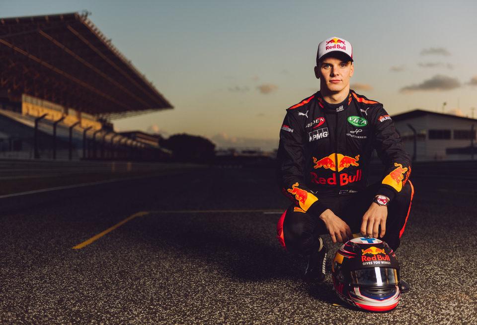 Первый чемпион SMP Формулы 4 покидает молодежную программу Red Bull