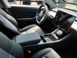 Украинцы уже заказали больше сотни новейших Tesla Model 3