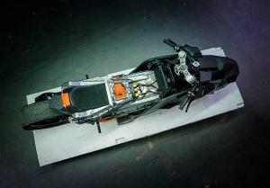 Производитель одежды переделал электроскутер BMW в «кубический» мотоцикл