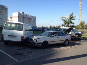 В Минске водителю Audi стало плохо за рулем: он протаранил 3 автомобиля и сбил пешехода