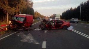 В лобовом столкновении Renault и Mercedes под Молодечно погибли два человека