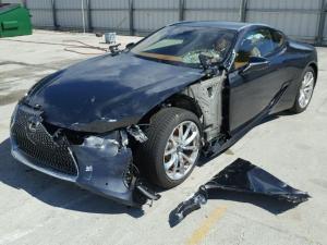 В ДТП разбили первое купе Lexus LC