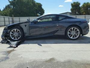 В ДТП разбили первое купе Lexus LC