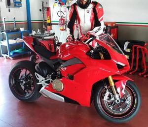 Шпионское фото супербайка Ducati V4
