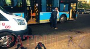 В Алматы автобус сбил пешехода на перекрестке