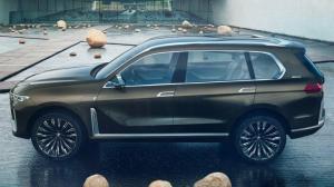 В сеть «утекли» официальные фото BMW X7