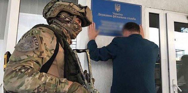 Полиция раскрыла масштабную схему ввоза авто на «бляхах»