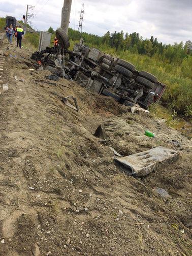В Югре 10 человек пострадали при столкновении поезда с грузовиком