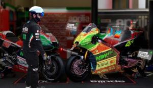 Aprilia представила шлем дополнительной реальности для механиков в MotoGP