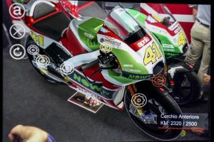 Aprilia представила шлем дополнительной реальности для механиков в MotoGP
