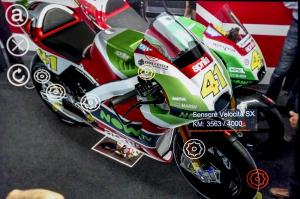 Aprilia представила шлем дополнительной реальности для механиков в MotoGP