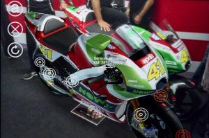 Aprilia представила шлем дополнительной реальности для механиков в MotoGP