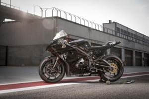 Компания Triumph тестирует мотор Moto2 на базе прототипа Daytona 765