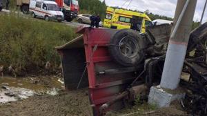 В Югре 10 человек пострадали при столкновении поезда с грузовиком