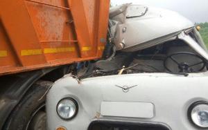 На Урале в ДТП с самосвалом и двумя УАЗами погибли восемь человек