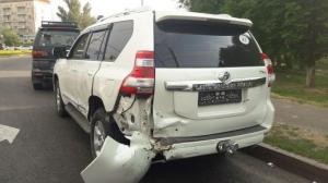 Mercedes спровоцировал массовое ДТП в Алматы: 5 авто пострадало