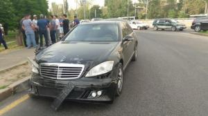 Mercedes спровоцировал массовое ДТП в Алматы: 5 авто пострадало