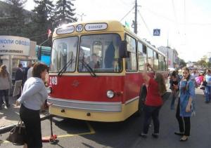 В Виннице представили экскурсионный ретро-троллейбус ЗиУ-5