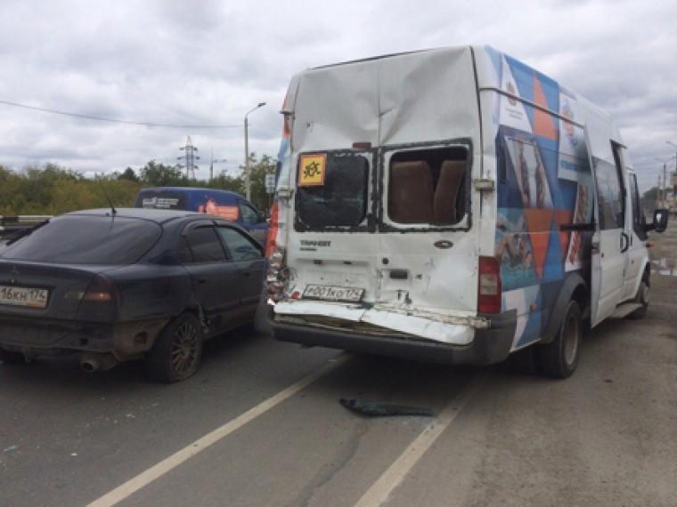 В Челябинске в ДТП попала юношеская футбольная команда, есть раненые