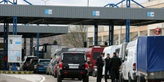 Полиция вскрыла схему, по которой в Украину заехало 800 нерастаможенных авто