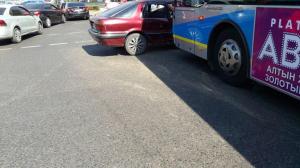 В Алматы при ДТП с пассажирским автобусом пострадал ребенок