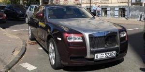 Мастер парковки на Rolls-Royce в Киеве стал звездой соцсетей