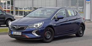 Мощнейшую версию Opel Astra сфотографировали с минимумом камуфляжа
