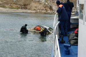 Со дна Байкала подняли 92 автомобиля, трактор и самолет