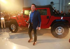 Для Арнольда Шварценеггера построили электрический Hummer H1