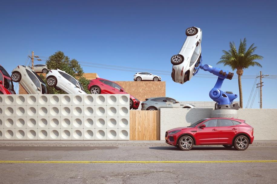 Jaguar E-Pace поместили в «деформированную реальность»