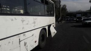 В ДТП с пассажирским автобусом пострадали три человека