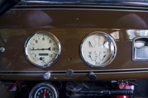 Раритетный автобус продают по цене «тройки» BMW