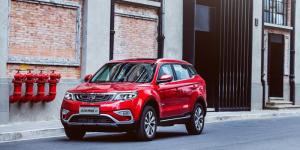 Geely назвала сроки старта продаж флагманского кроссовера в России
