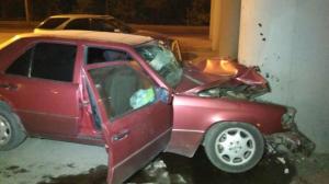 Mercedes въехал в опору моста в Алматы: пострадали два парня и две девушки