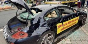 Ярый ненавистник BMW продолжает уничтожать автомобили баварской марки