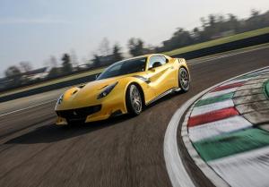 Один из 799 суперкаров Ferrari F12tdf сгорел на немецком автобане