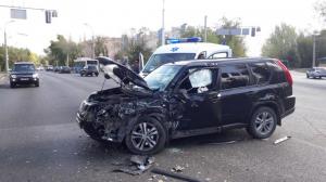 В Алматы автобус столкнулся с иномаркой